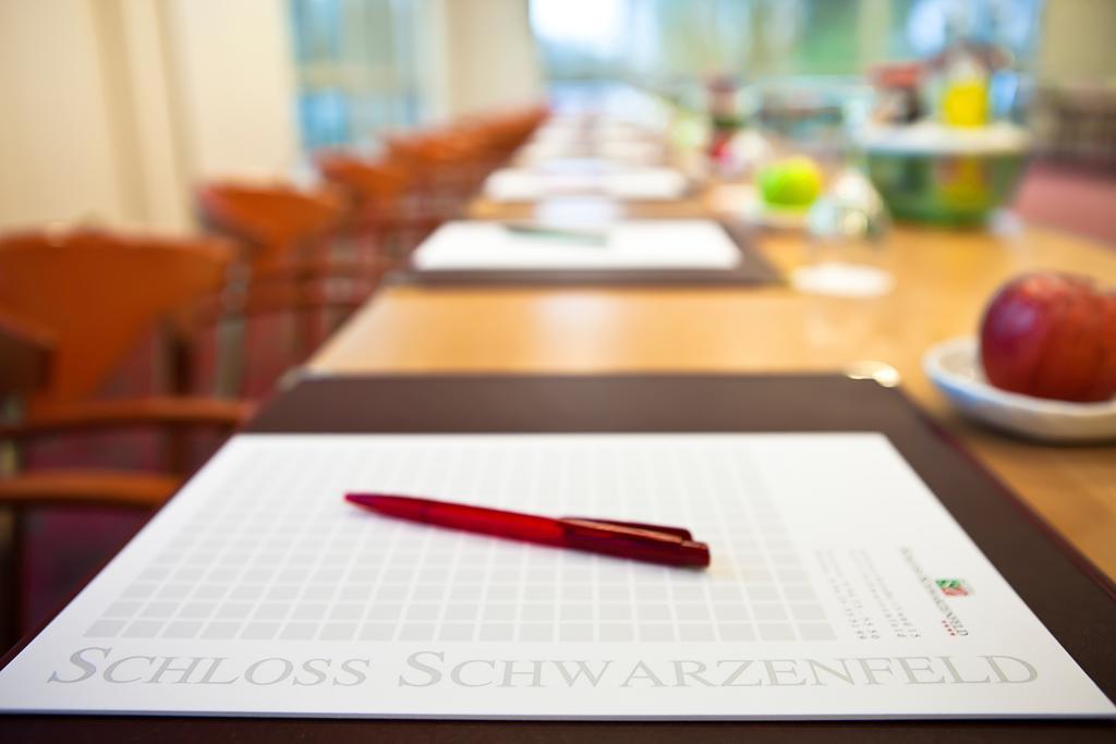 Hotel Schloss Schwarzenfeld Bagian luar foto