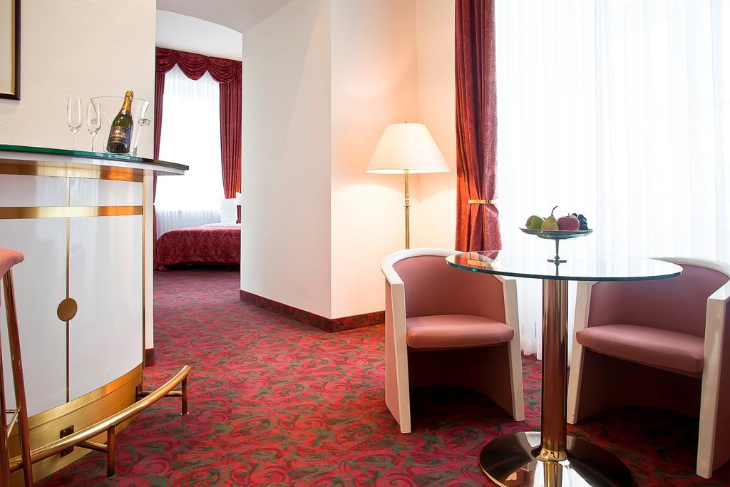 Hotel Schloss Schwarzenfeld Bagian luar foto